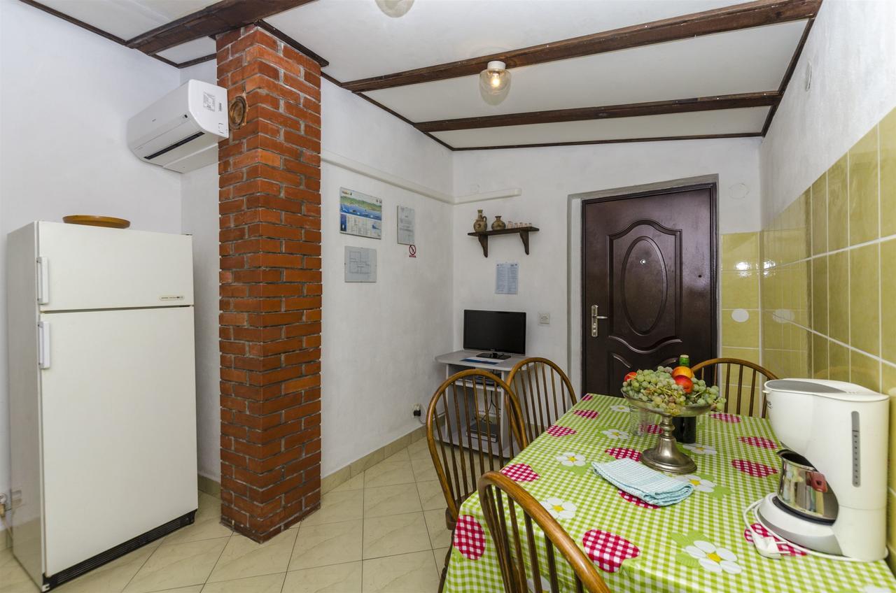 Gornja Brela Apartment Boris מראה חיצוני תמונה
