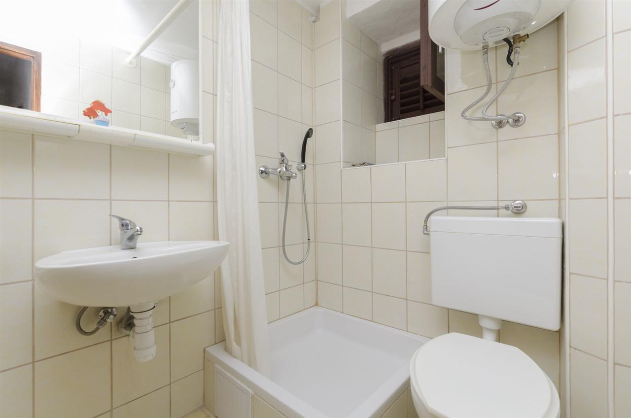 Gornja Brela Apartment Boris מראה חיצוני תמונה